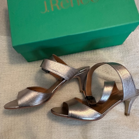 J Renee 10.5 Taupe Metallic Heel - Picture 6 of 8